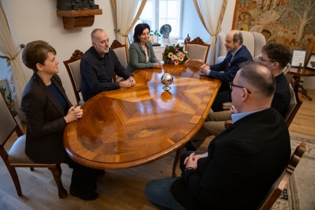 Kinevezett intézményvezetőkkel találkozott Székesfehérvár polgármestere a Városházán